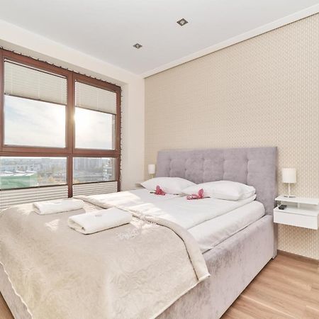 Apartment Wroclaw Krakowska With Balcony And Free Garage By Noclegi Renters ภายนอก รูปภาพ