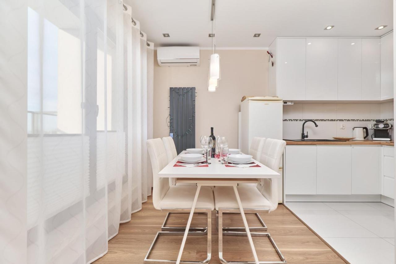 Apartment Wroclaw Krakowska With Balcony And Free Garage By Noclegi Renters ภายนอก รูปภาพ