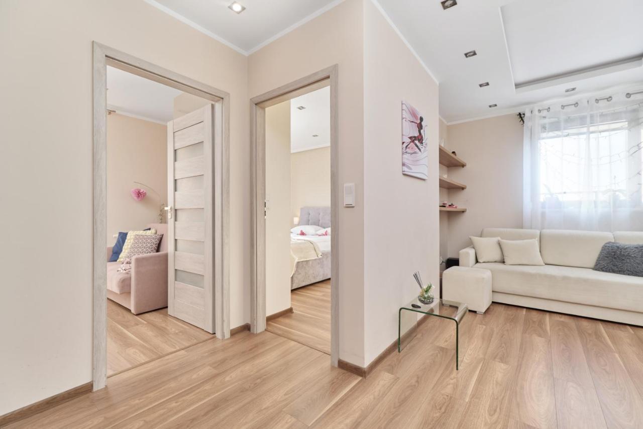 Apartment Wroclaw Krakowska With Balcony And Free Garage By Noclegi Renters ภายนอก รูปภาพ