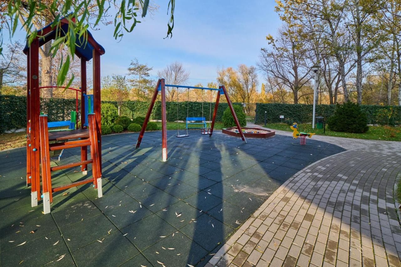 Apartment Wroclaw Krakowska With Balcony And Free Garage By Noclegi Renters ภายนอก รูปภาพ